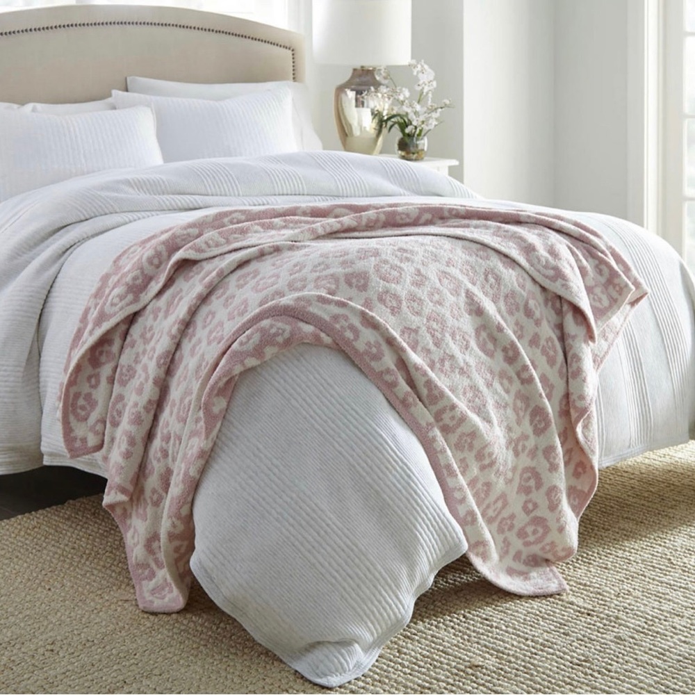 Luxury Throw Blanket NWT!